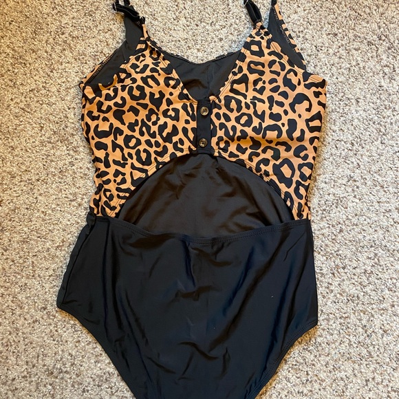 Coral Reef Swim Suit lot. 4 pieces size small. Leopard, black, reversible bottom - Picture 7 of 11